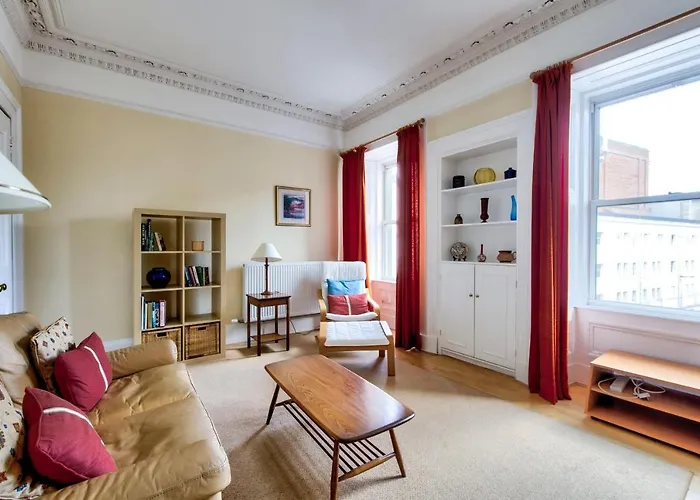Guestready - Castle View Home On Quiet Street