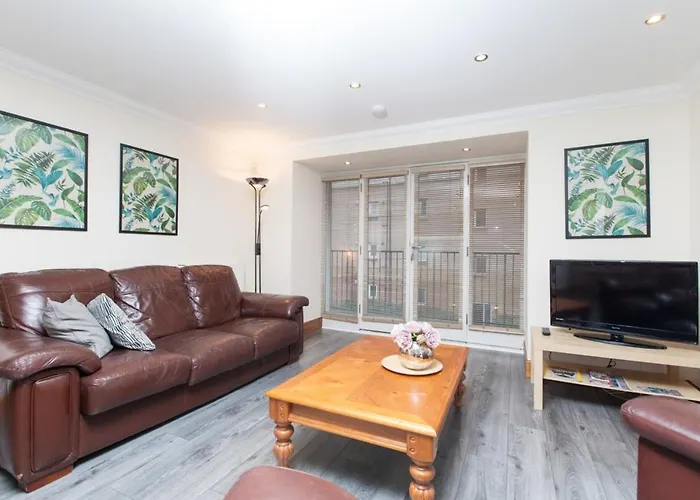 Beautiful 2 Bedroom Flat In Converted Distillery
