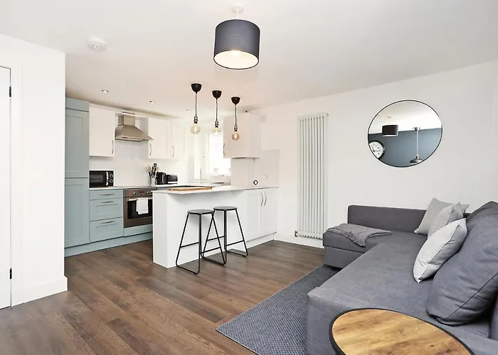 Joivy Contemporary Royal Mile Apartment With Balcony