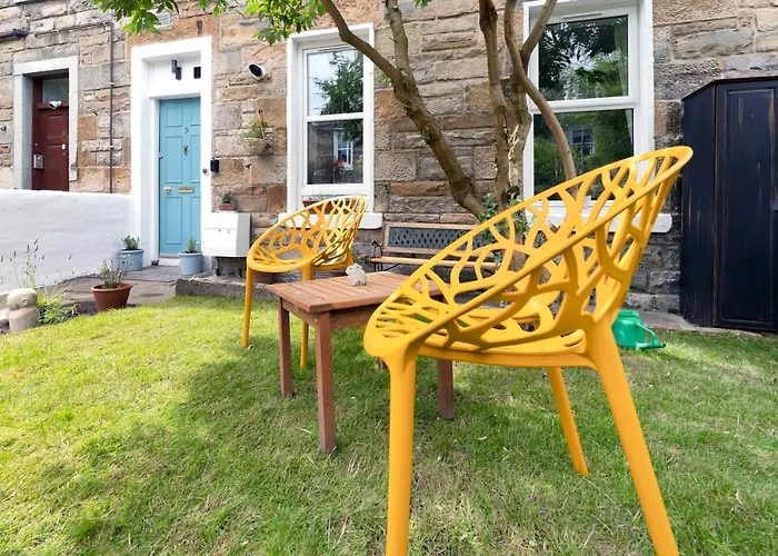 Cozy with Character Cochrane Cottage at Leith Links Park