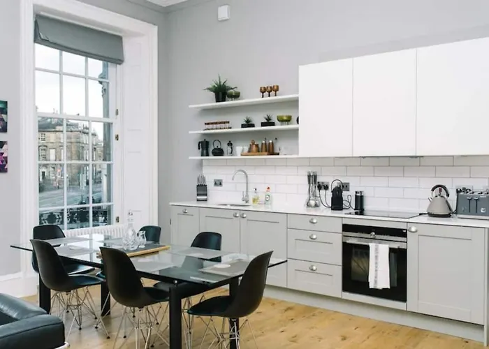 Joivy Bold And Spacious 1Bed Home, Near Haymarket Train Station