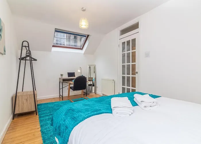 Pass The Keys 2 Beds Flat With Private Entrance In City Centre - Sleeps 4