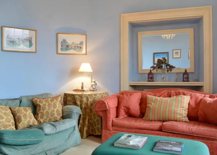 Large Central Edinburgh New Town Flat