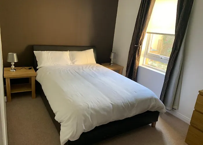 1 Bedroom Central Flat With Parking Space