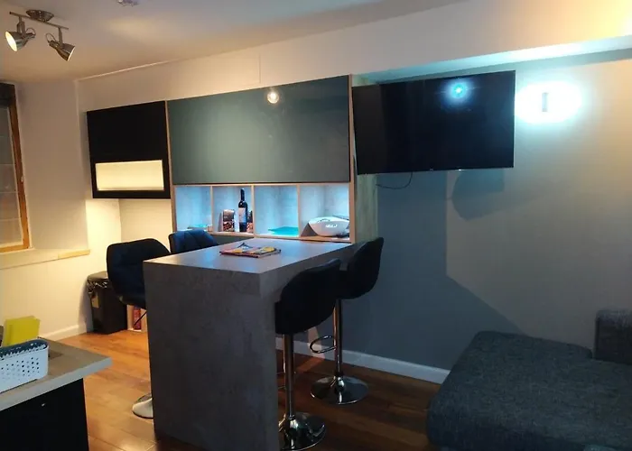 Lovely 2 Bedroom B-Listed Converted Whisky Bond