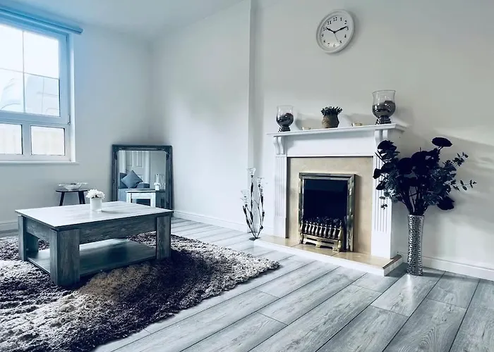 Superb 2 Bedroom Apartment With Free Parking