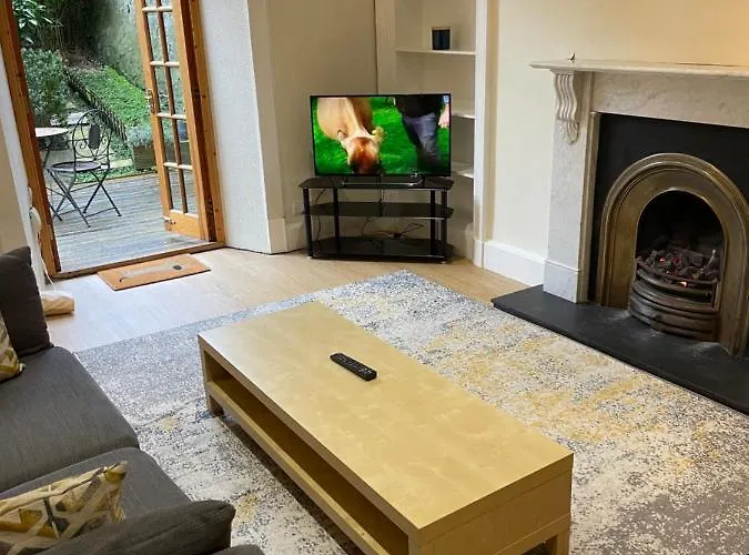 Fantastic Location 10 Mins To Princes Street- 15 To Royal Mile- Main Door-Patio