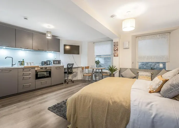 Spacious & Cosy Studio Flat In The Heart Of Edinburgh City Centre