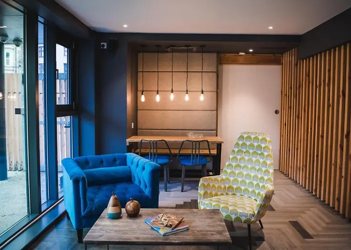 Bright Studios And Ensuite Bedrooms At Mcdonald Road In Edinburgh