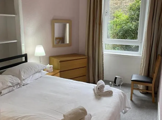 Central But Quiet Barony Street Only 10 Minutes Walk To Princes Street No Stairs