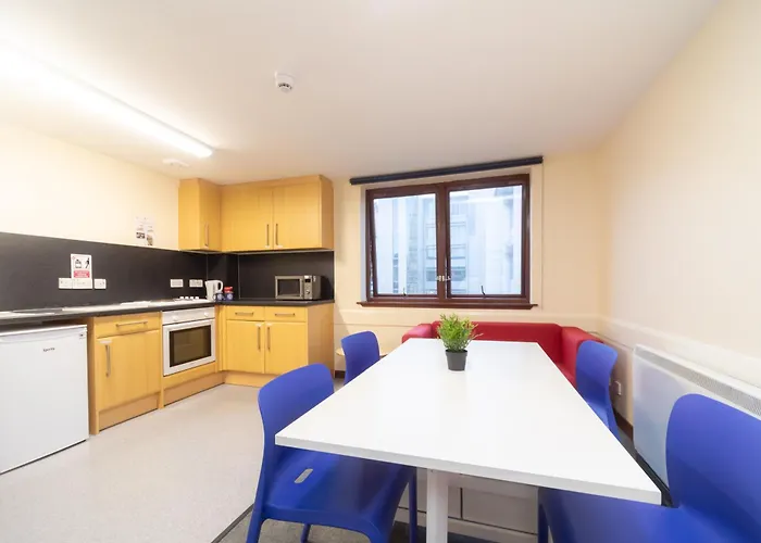 Joivy Economy 4 And 5 Bed Flats, Close To Old Town And Royal Mile - Adults Only