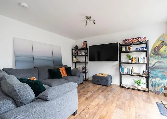 Stunning 1 Bd Flat In Lochend Park With A Patio