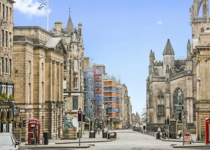 George IV Bridge - Superbly Located 3 Bedroom!