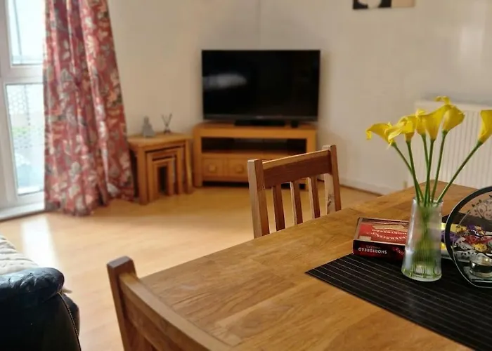 Discover Urban Oasis-Two Bedroom Flat