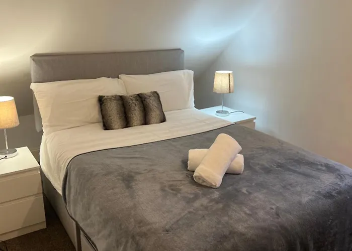 4 Bed Bungalow Near Airport