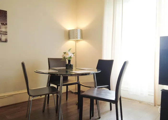 1 Bedrooms Flat In Central Edinburgh Haymarket, Heart Of Edinburgh Flat Sleeps 4 ,