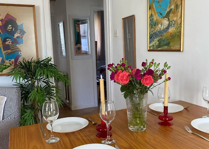 2 Bed With Garden Near City Centre & Beach, Free Parking