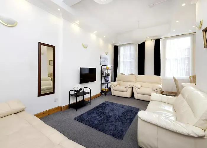 Joivy 3 Bed Flat In Old Town, Close To Grassmarket