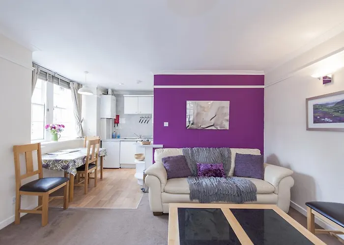 Writers View, Royal Mile Apartment Edinburgh