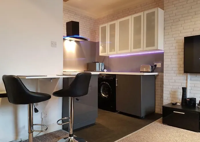The Broughton Residence - Modern 1 Bed Flat - Walking Distance From City Centre
