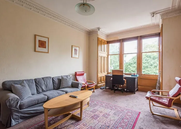 3 Bed Overlooking Meadows Park