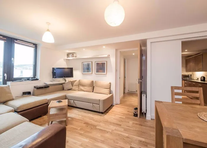 2 Bedroom Apartment Off Royal Mile