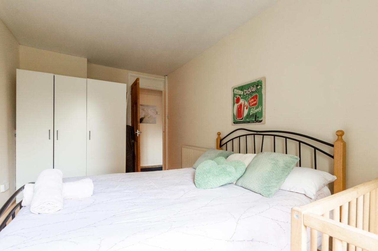 Edinburgh City Centre Aishia/Sakina Apartment *