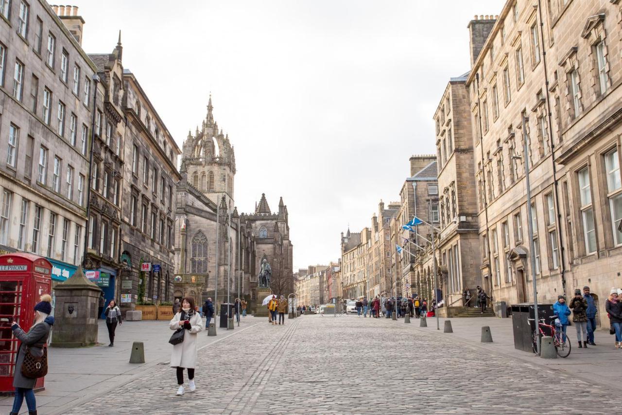 Royal Mile - Old Town Edinburgh