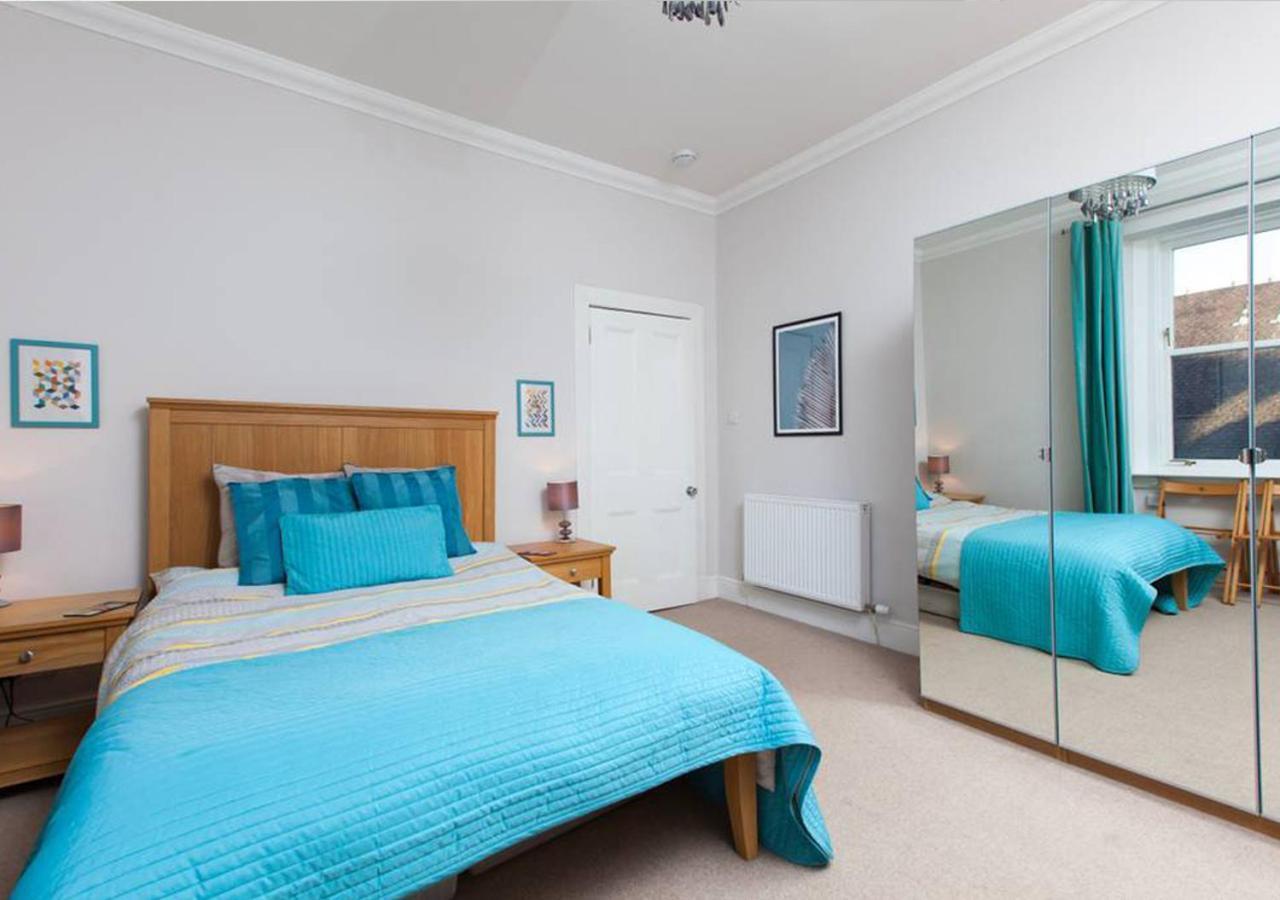 Bright And Modern Causewayside Apartment