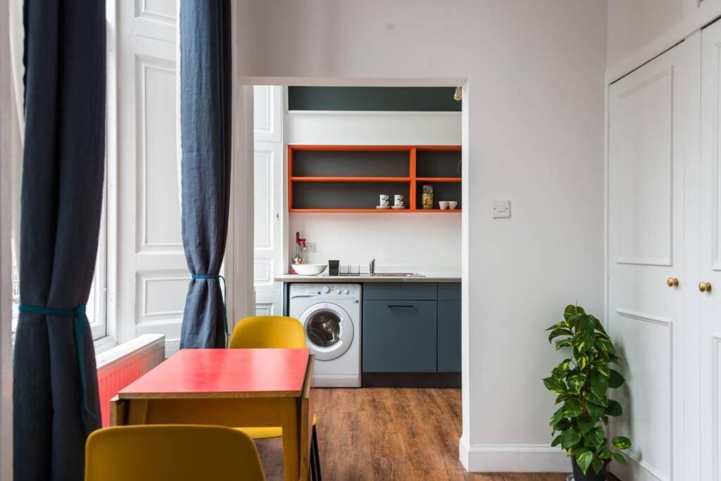 Newly Refurbished Centre Chic Pad * Edinburgh
