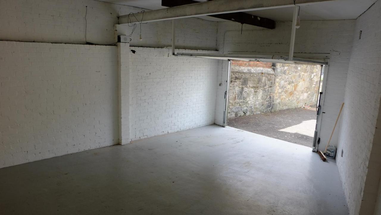 Stylish New Town Property: With Secure Off Street Parking Apartment EDI