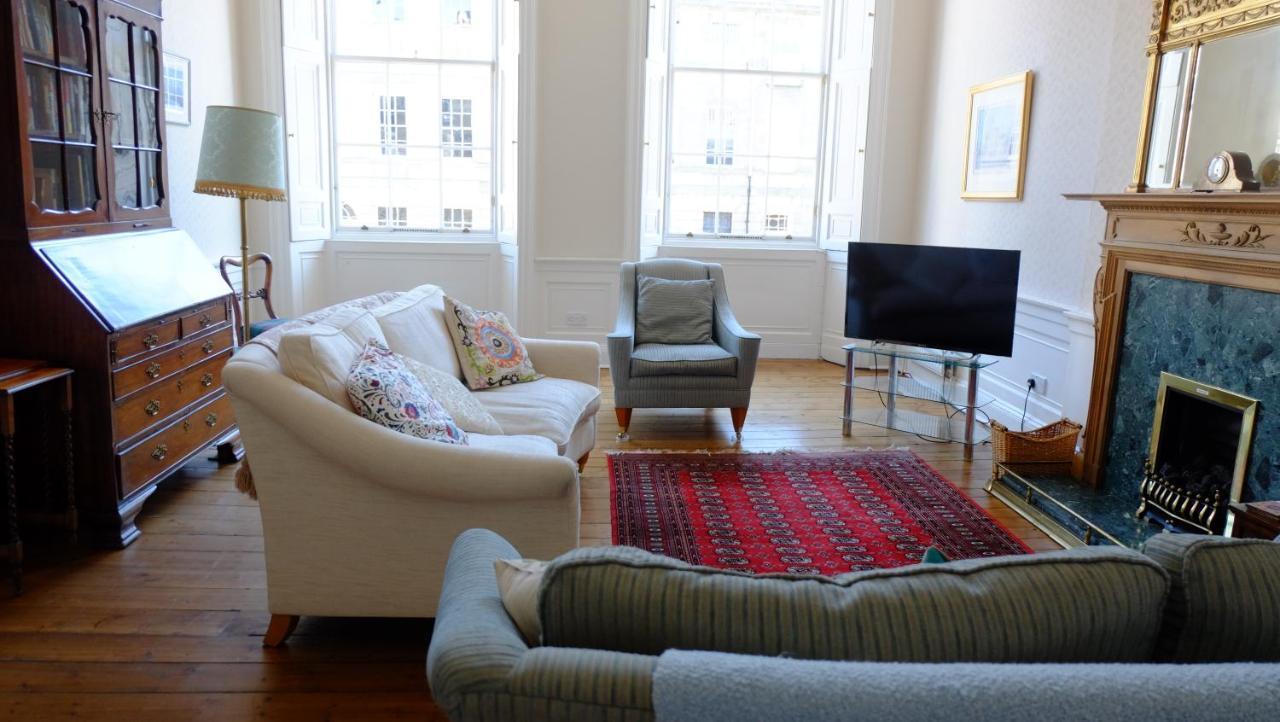 Apartment Stylish New Town Property: With Secure Off Street Parking EDI