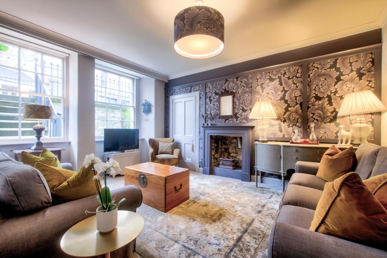 Hamilton Place - Beautiful And With Private Entrance Sleeps 4 Apartment *
