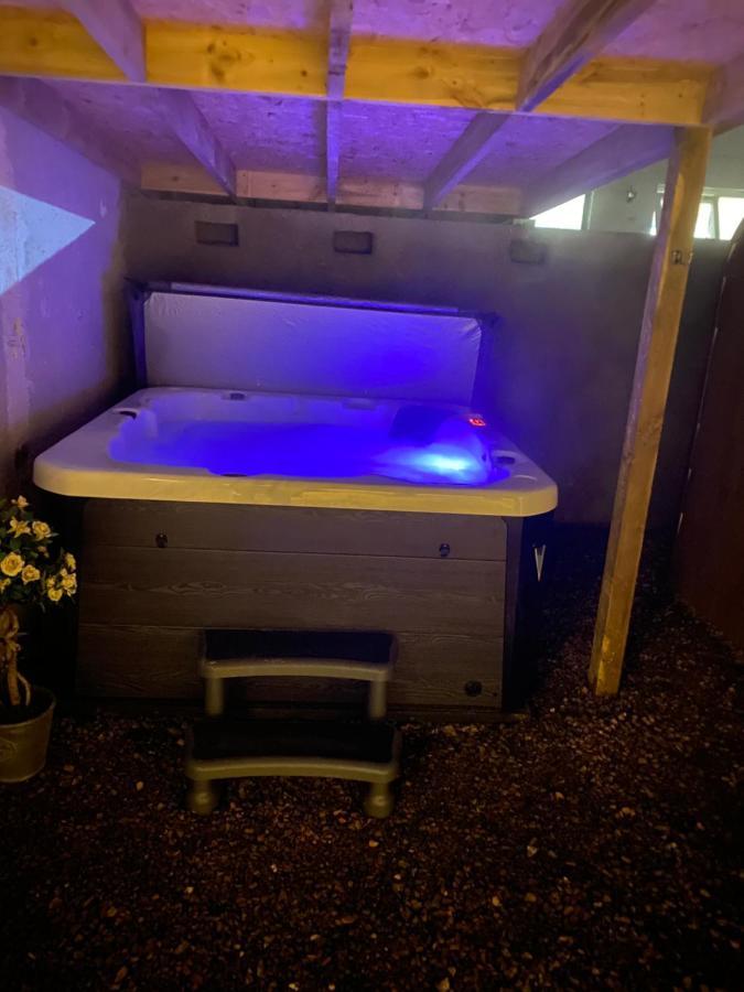 The Pod With Hot Tub Juniperlea Edinburgh
