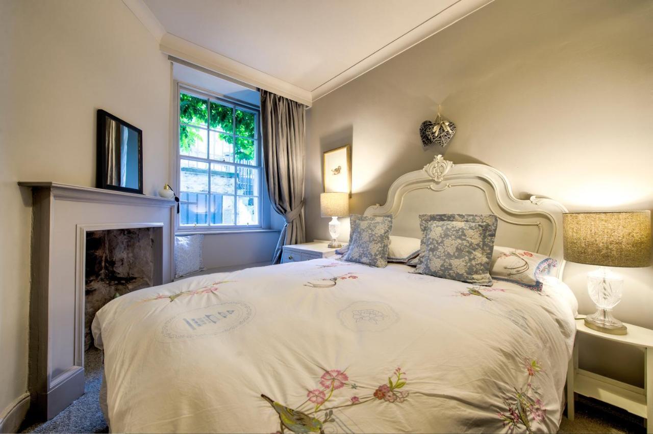 Hamilton Place - Beautiful And With Private Entrance Sleeps 4 *