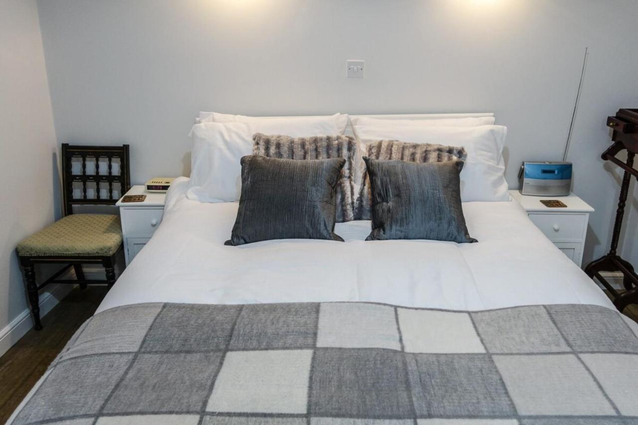 Apartment Quiet Ground Floor Mews Flat And Parking EDI