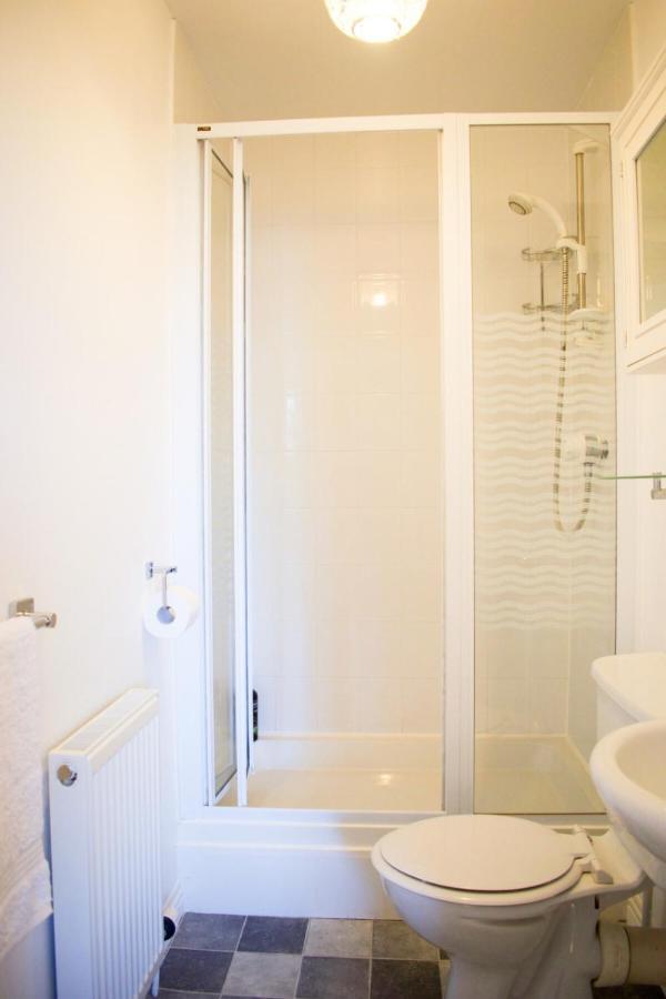 Apartment Peaceful 2 Bedroom Sleeps 5 Free Parking EDI