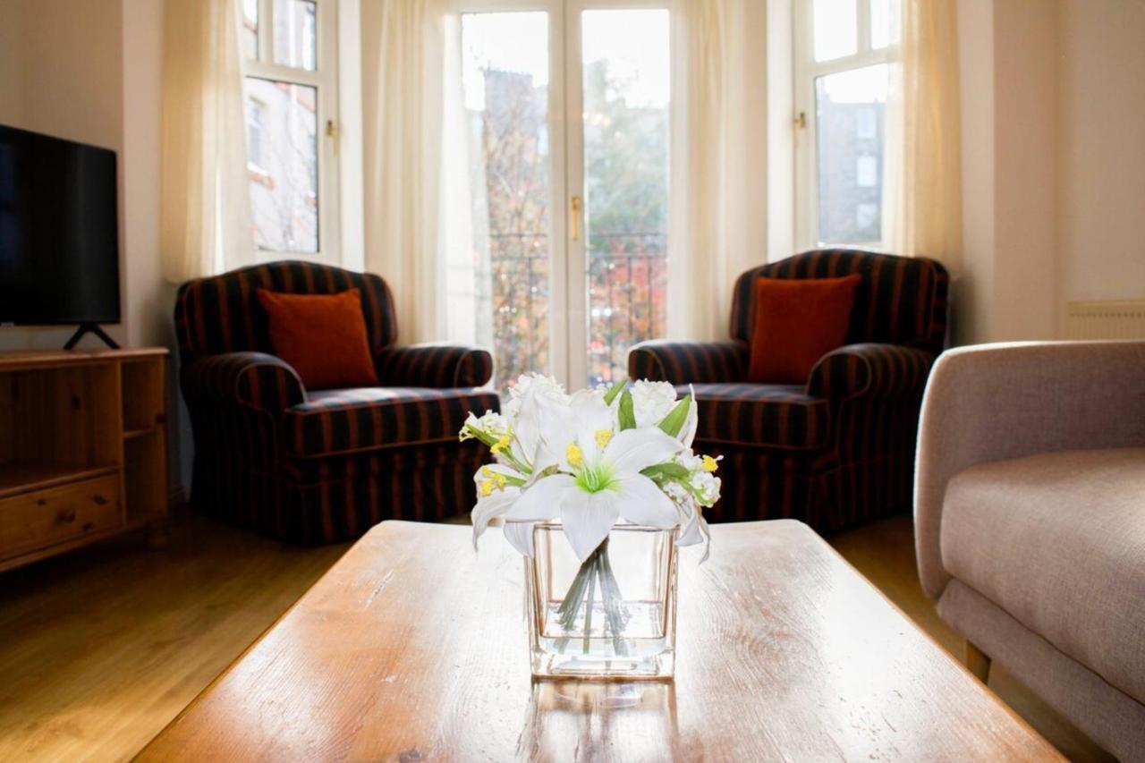 Peaceful 2 Bedroom Sleeps 5 Free Parking EDI