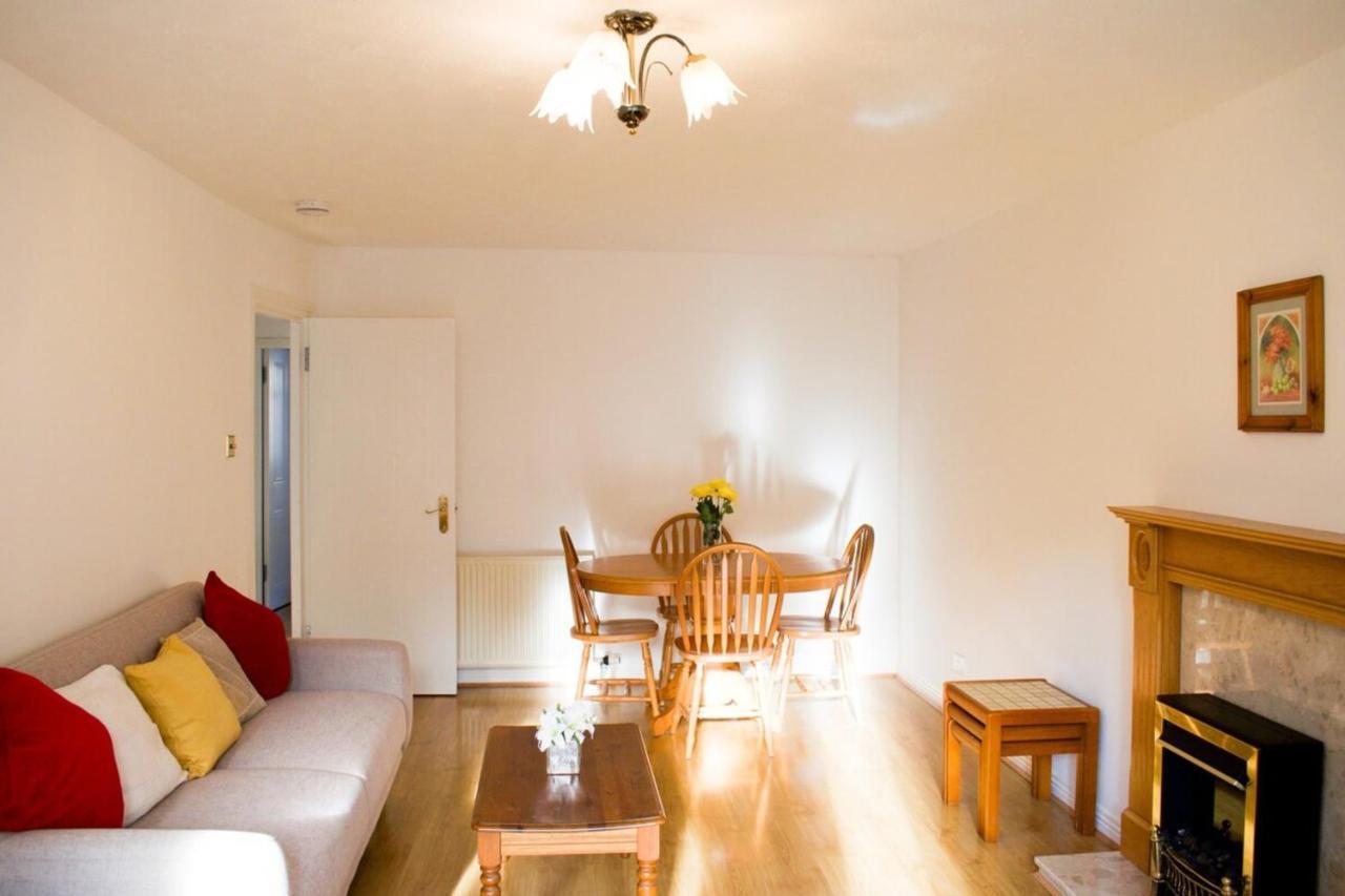 Peaceful 2 Bedroom Sleeps 5 Free Parking Apartment EDI