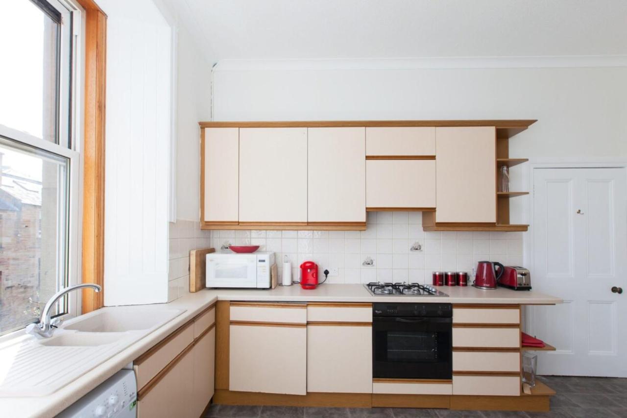 Spacious And Bright Polworth Flat * EDI