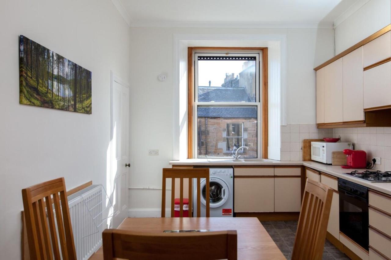 Spacious And Bright Polworth Flat *