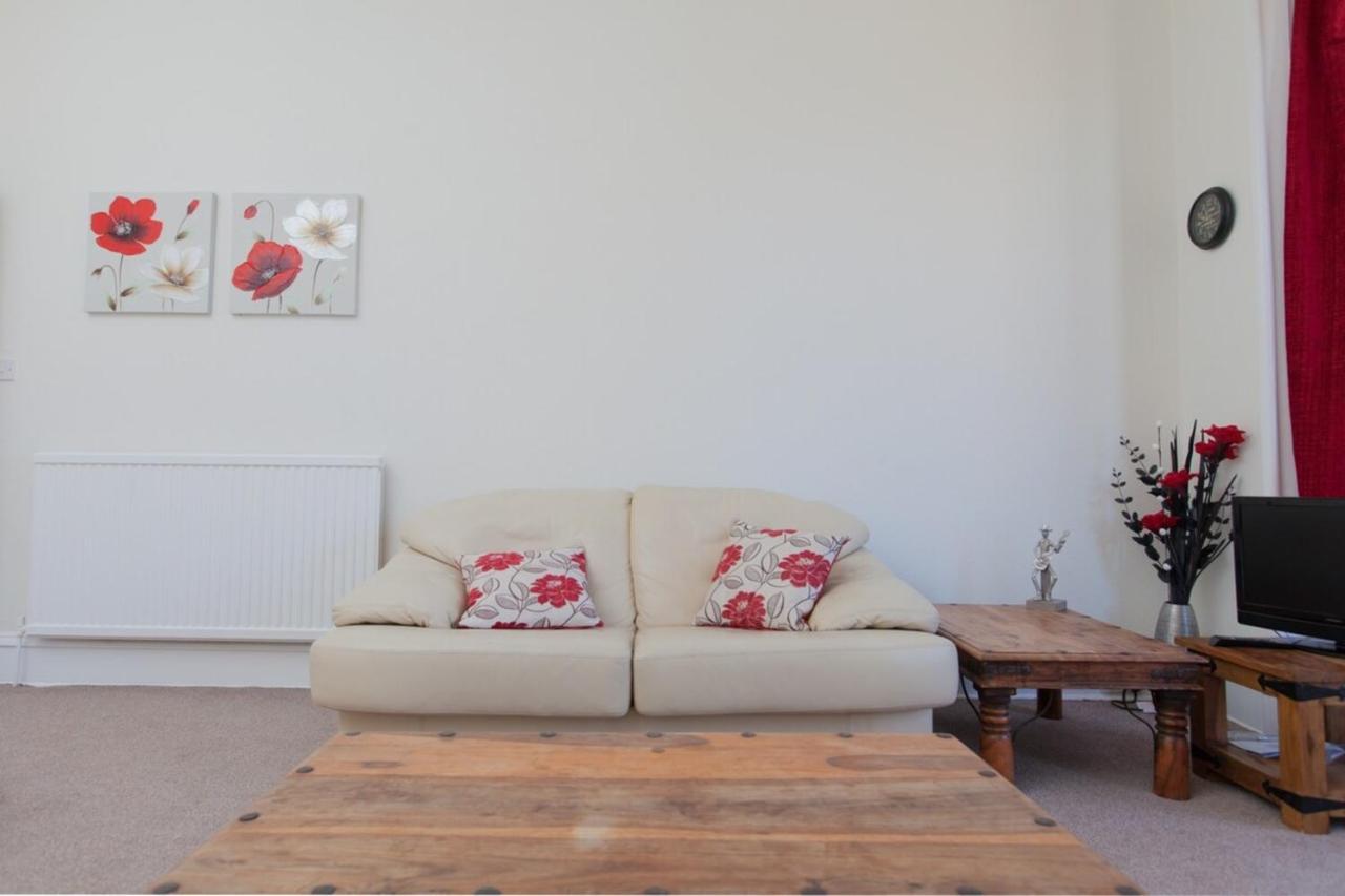 Spacious And Bright Polworth Flat EDI