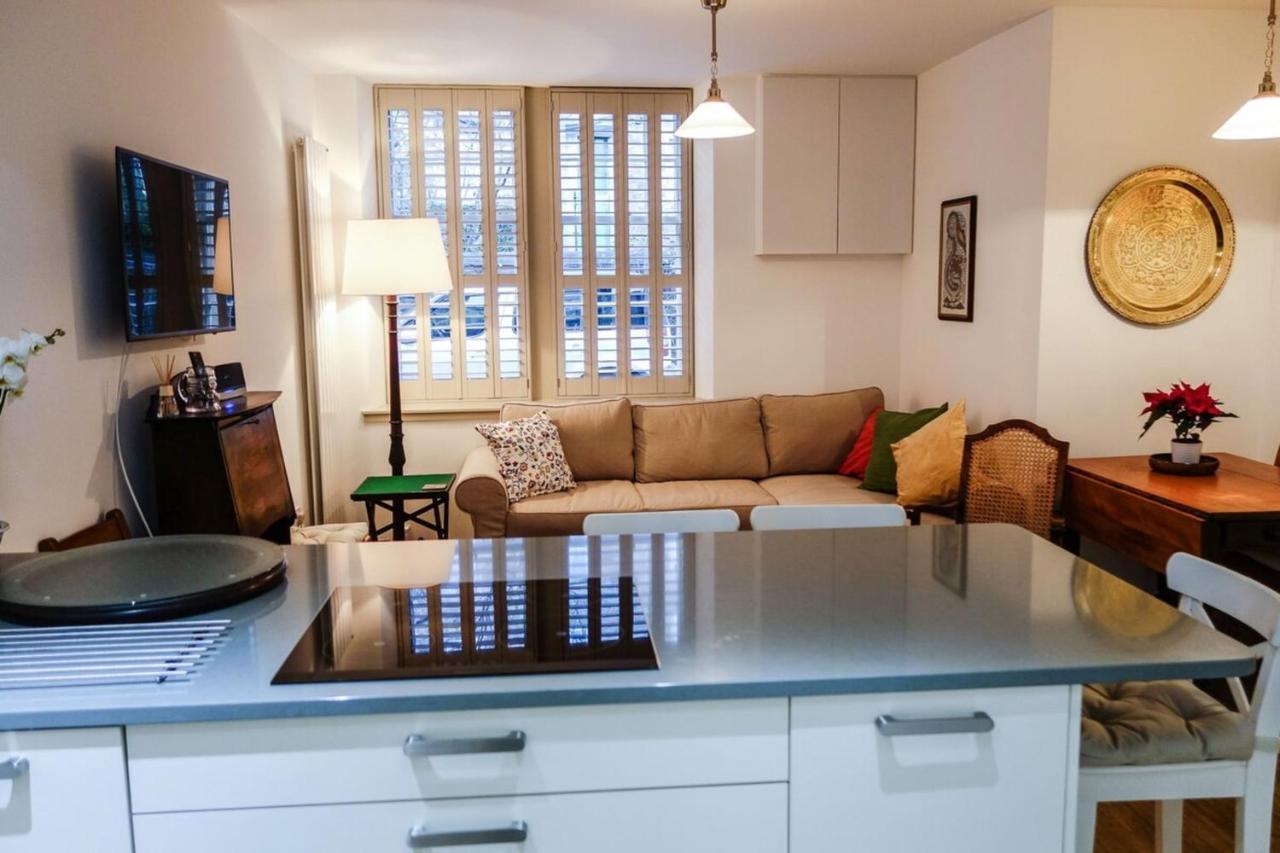 Quiet Ground Floor Mews Flat And Parking Apartment