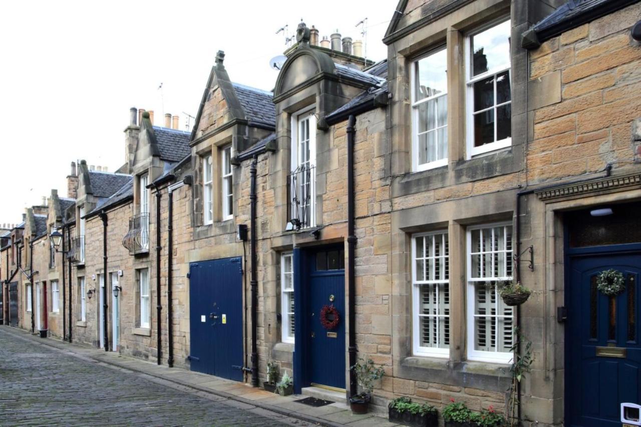 Quiet Ground Floor Mews Flat And Parking Apartment