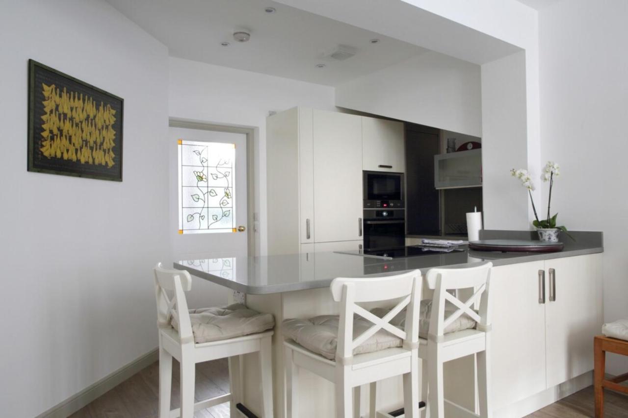 Quiet Ground Floor Mews Flat And Parking EDI