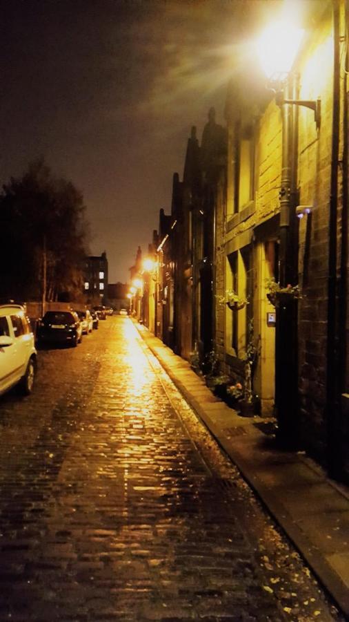 Quiet Ground Floor Mews Flat And Parking * EDI