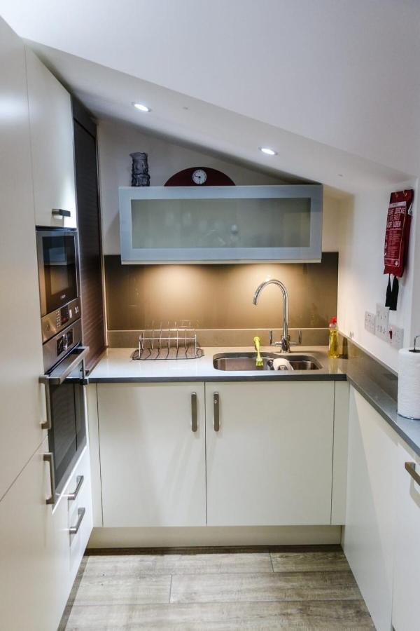 Apartment Quiet Ground Floor Mews Flat And Parking EDI
