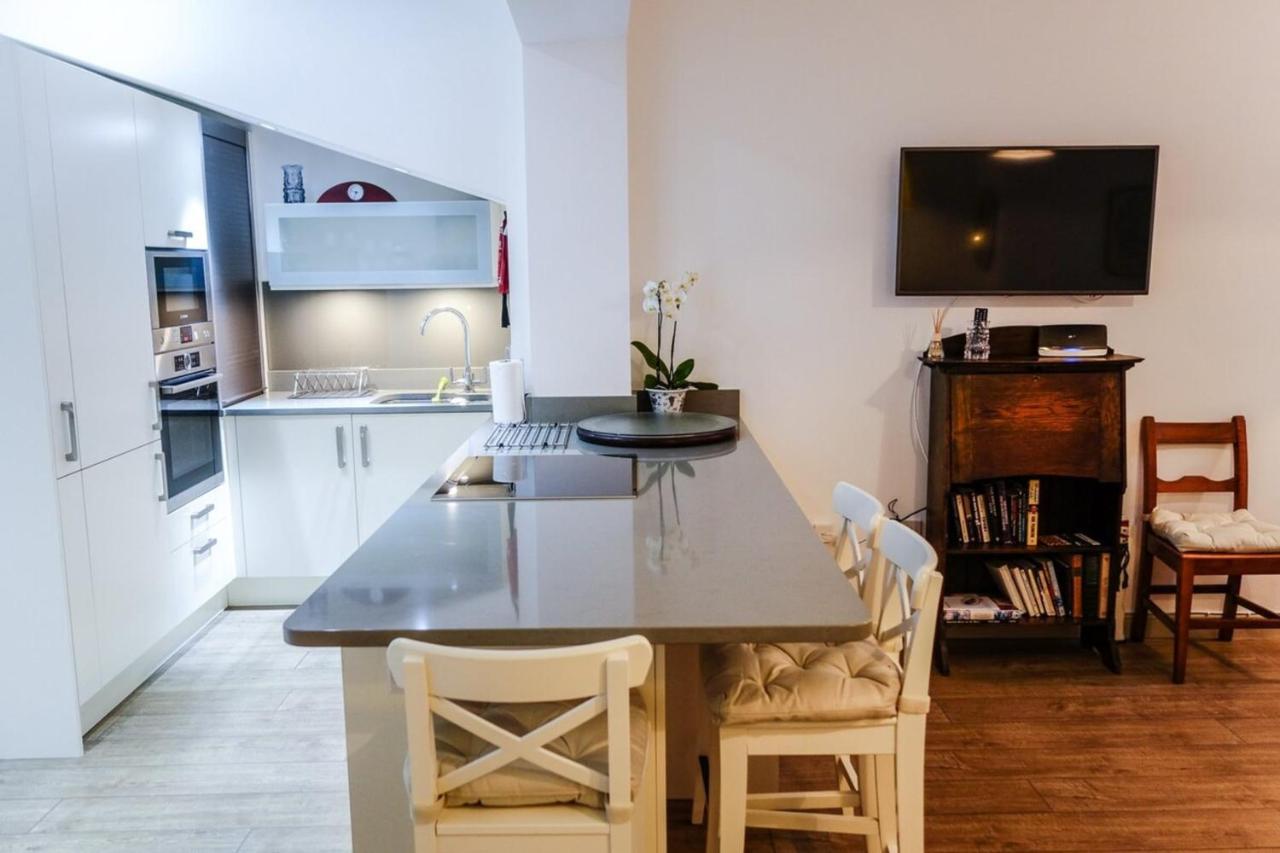 Apartment Quiet Ground Floor Mews Flat And Parking EDI