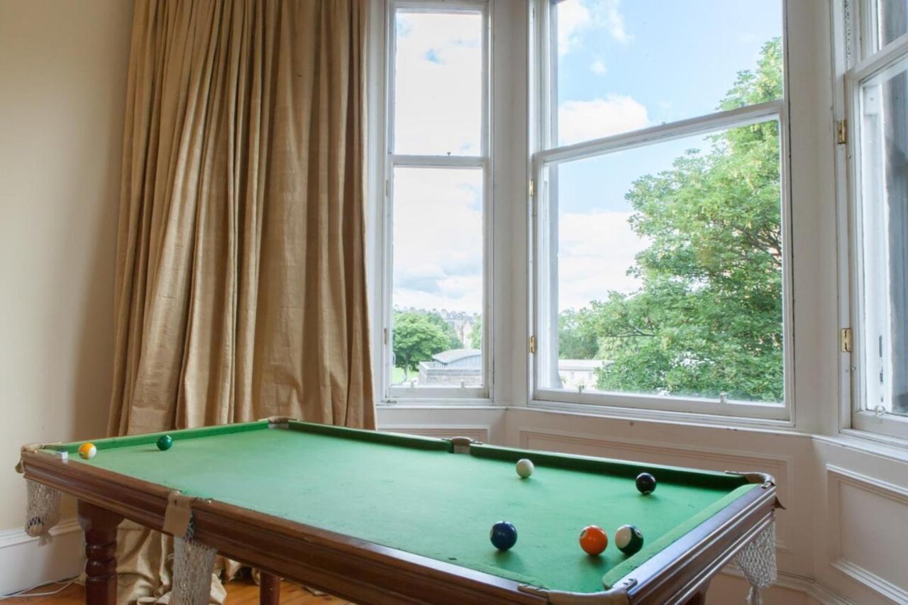 Amazing 4 Bedroom Just Off The Meadows Apartment