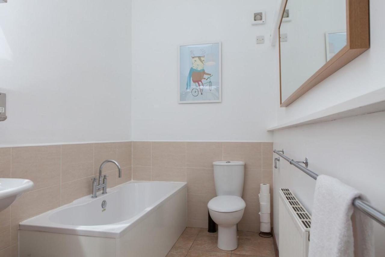 Amazing 4 Bedroom Just Off The Meadows * Edinburgh